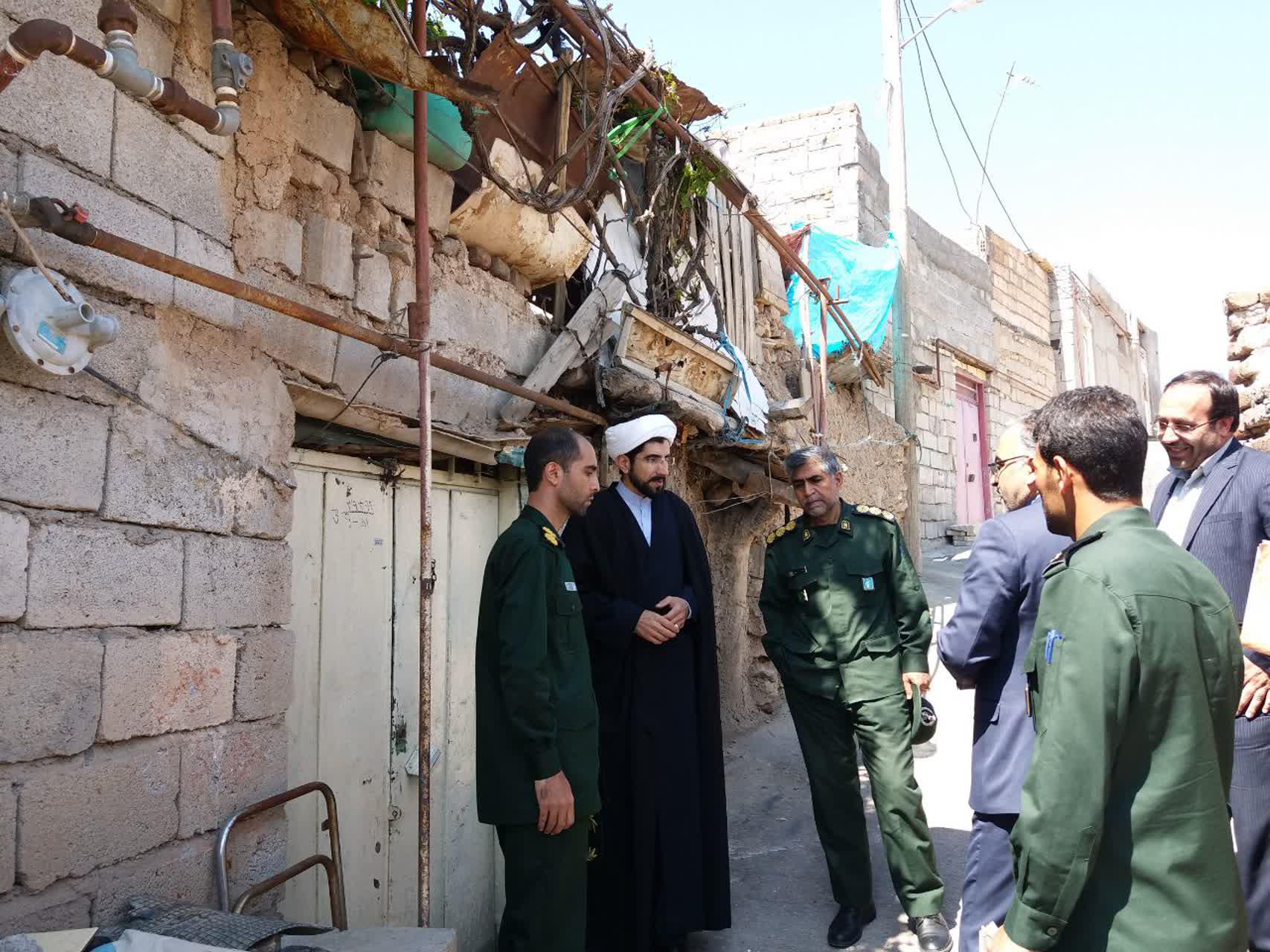 شروع بازسازی خانه محروم در محله زینال آباد مراغه