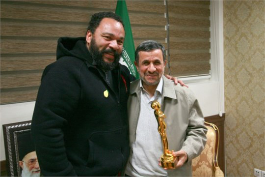 عکس/دیدار بی‌سروصدای یک هنرپیشه با احمدی‌نژاد