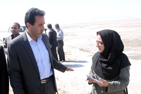 آغاز عملیات تثبیت کانون های ریزگرد نمکی دریاچه ارومیه در آذربایجان شرقی