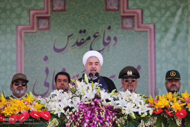 روحانی در رژه نیروهای مسلح:بزرگترین قدرت ضد تروریسم منطقه نیروهای مسلح ایران هستند