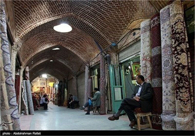 رئیس اتحادیه فرش‌فروشان آذربایجان شرقی در گفت‌وگو با تسنیم: واردات فرش دستبافت، “رکود” را در بازار “شهر جهانی فرش” حاکم کرد