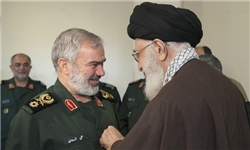 پاسداران بازداشت‌کننده متجاوزان آمریکایی در خلیج‌فارس نشان «فتح» گرفتند