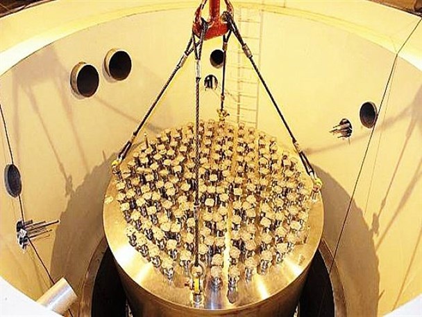 سخنگوی سازمان انرژی اتمی اعلام کرد کار را تمام کردیم/قلب رآکتور اراک را خارج کردیم/ حفره ها با سیمان پر می شود