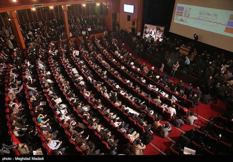 استقبال پرشور مردم از فقهای ضد انگلیسی/ آیت‌الله جنتی: تا جایی که توانستیم جلوی نفوذی‌ها را گرفتیم/ آیت‌الله علم‌الهدی:انگلیس به دنبال کودتای سوم در ایران است/ حضور شخصیت های برجسته؛ آیت الله قرهی،جلیلی،پناهیان، آقاتهرانی، پدر شهید احمدی روشن