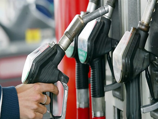 کارت سوخت‌های گازوئیل حذف نمی‌شود/ مخالفت مجلس با واگذاری جایگاه‌های سوخت به شرکت‌های بزرگ