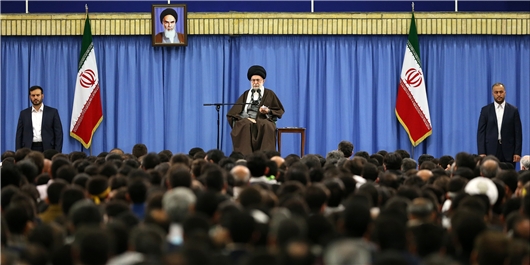 آمریکا برود همان خلیج‌ خوک‌ها خلیج فارس خانه ما است/طراحی علیه رزمایش‌های دریایی ایران غلط اضافی است/ نسل آینده با هویت مستقل و عزتمند دینی تربیت شود