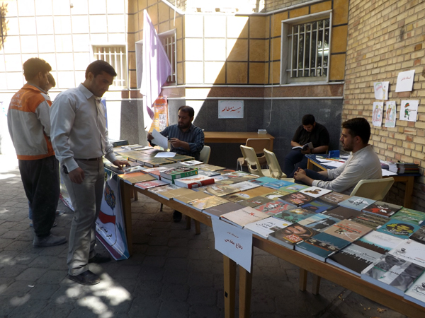 برپایی ایستگاه صلواتی و نمایشگاه کتاب به مناسبت عید غدیر