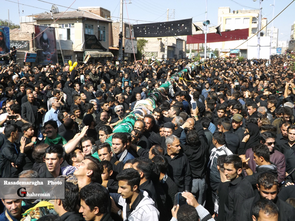 بزرگترین علم عزا در مراغه به اهتزار درآمد + عکس