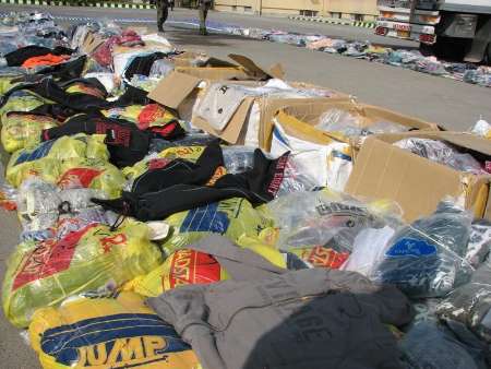 کشف محموله ۴۰۰ میلیون ریالی البسه قاچاق در مراغه