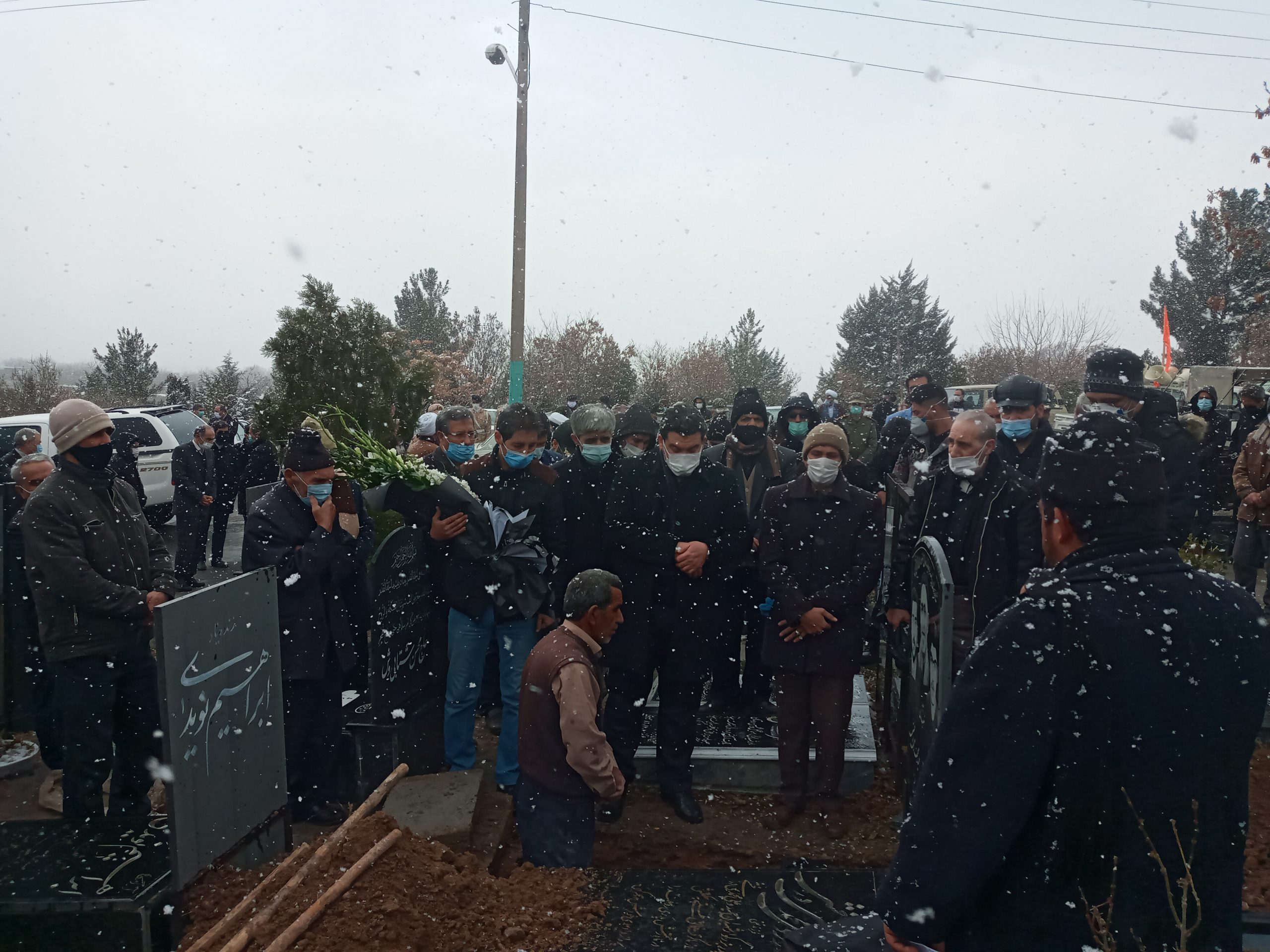 پیکر مادر شهیدان محمدی درخشی امروز در مراغه تشییع و به خاک سپرده شد