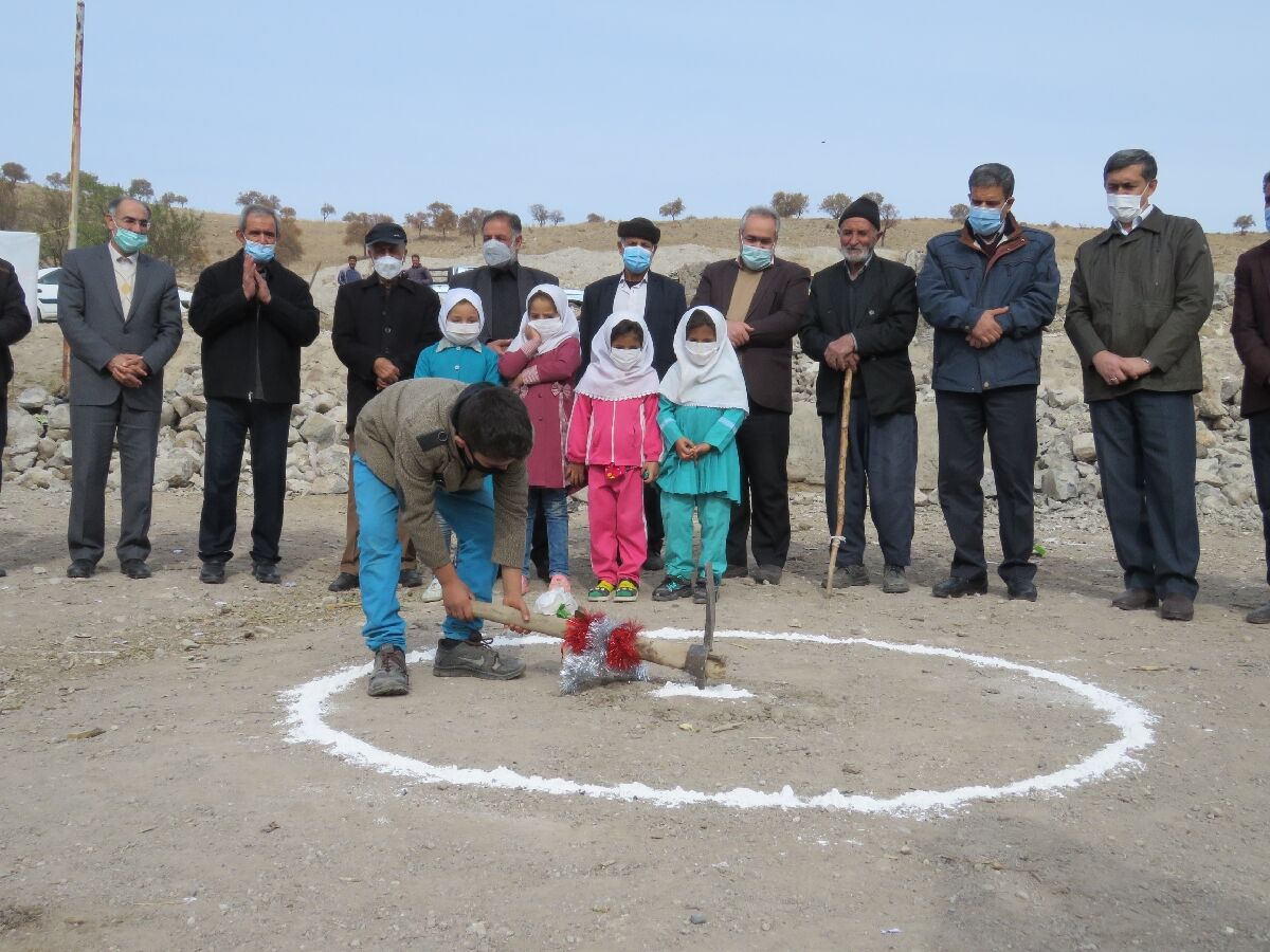 مدرسه ۲ کلاسه خیرساز در روستای ازبک مراغه کلنگ‌زنی شد