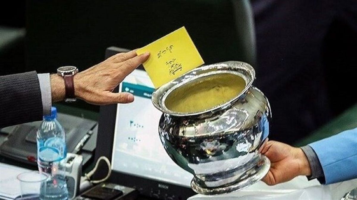 تنها 4 نفر از نمایندگان استان در خواست شفافیت آرا مجلس را امضا کرده اند