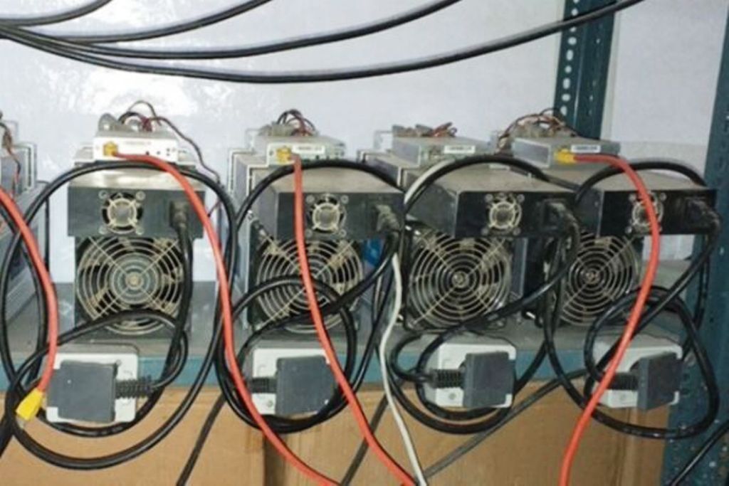 کشف ۷ دستگاه ماینر غیر مجاز قاچاق در مراغه