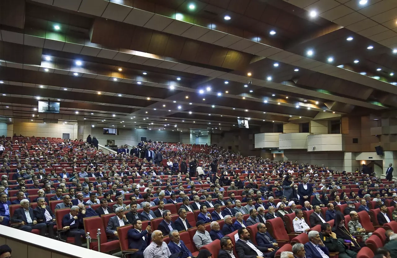 اندر حواشی آئین معارفه استاندار جدید آذربایجان‌شرقی؛ «ردیف اول»، دُمَلی بر تن توسعه استان