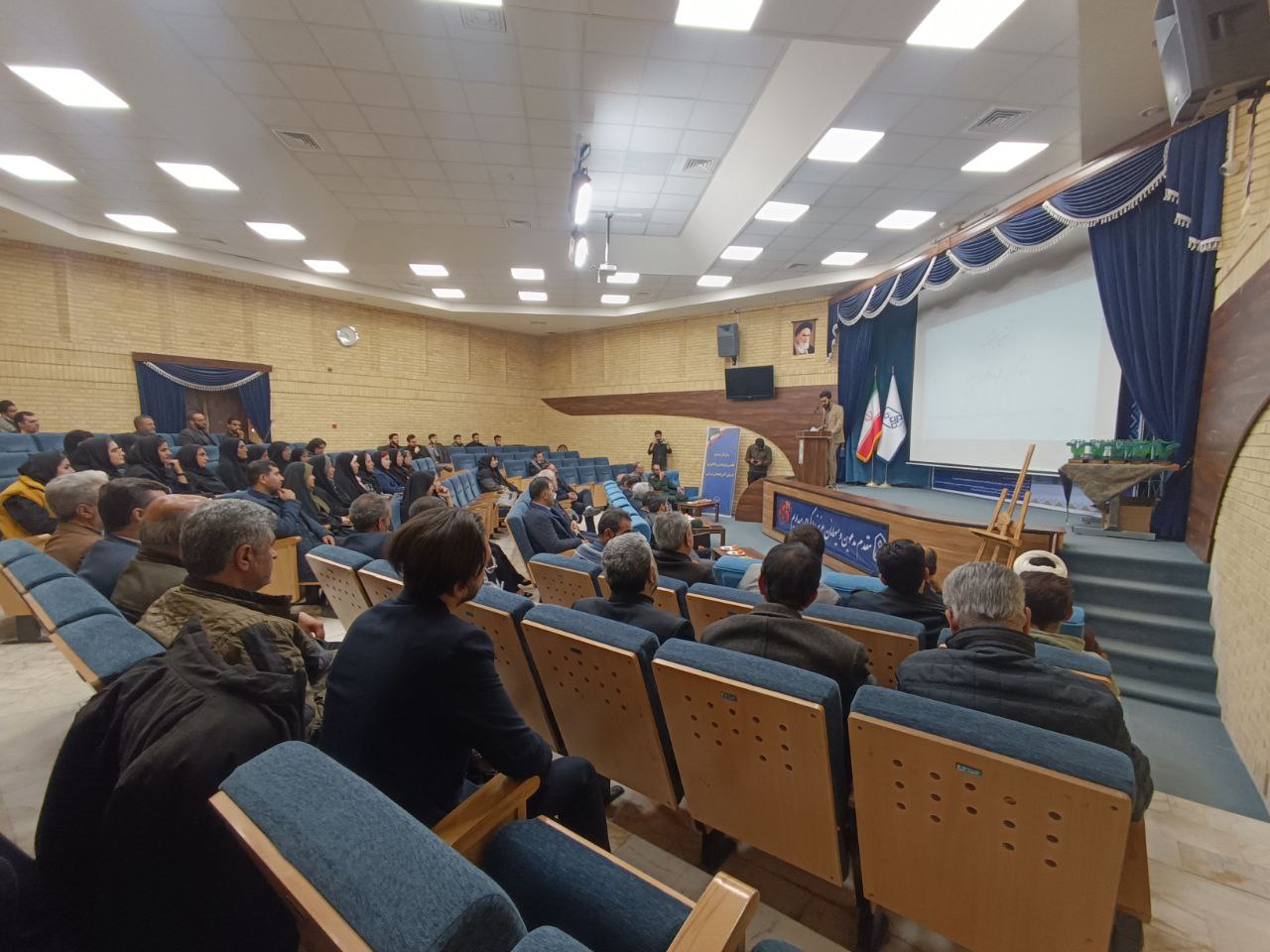 تجلیل از نخبگان و فناوران بسیجی در مراغه