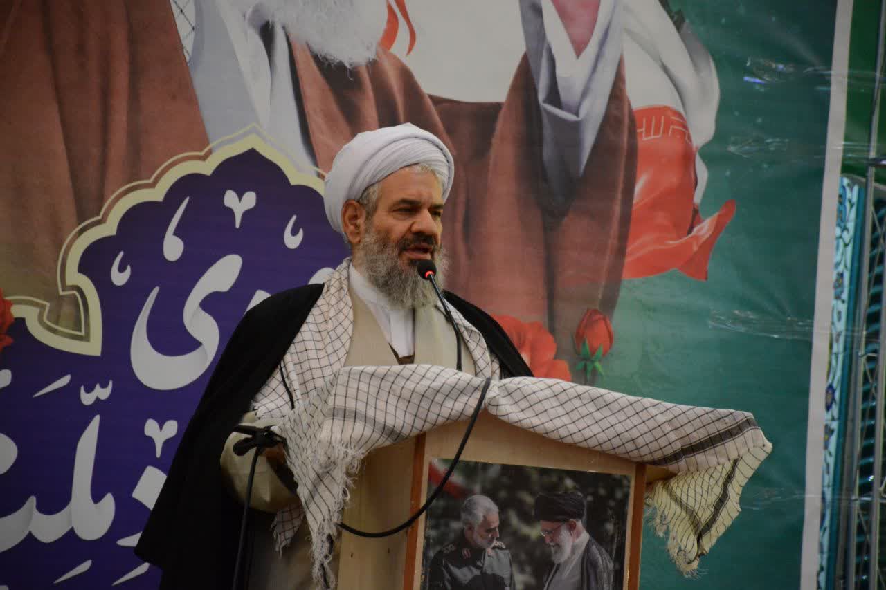 اتصال به امام جامعه تنها راه عبور از فتنه‌هاست