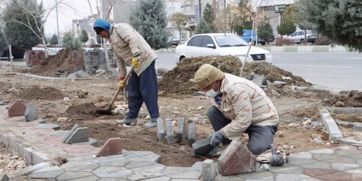 تداوم عملیات پیاده‌روسازی مقابل دانشگاه سراسری مراغه