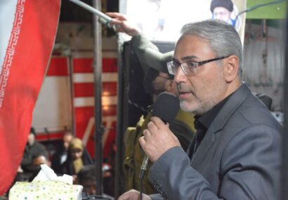 معاون سیاسی سپاه عاشورا: خون رهبر انقلاب به ما عزت و هویت بخشید / شکست هیمنه آمریکا، جهان را مبهوت کرده است